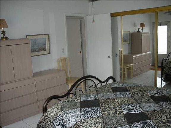 3rd image of 160 NE 8th Ave APT 3A