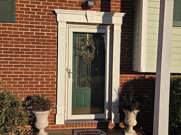 3rd image of 1055 Broad Hill Dr