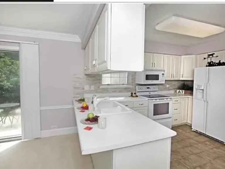 649 Sanders Ct — Photo 9