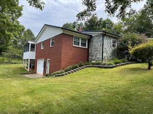 2270 Blacksmith Ln, Hudson, NC 28638
