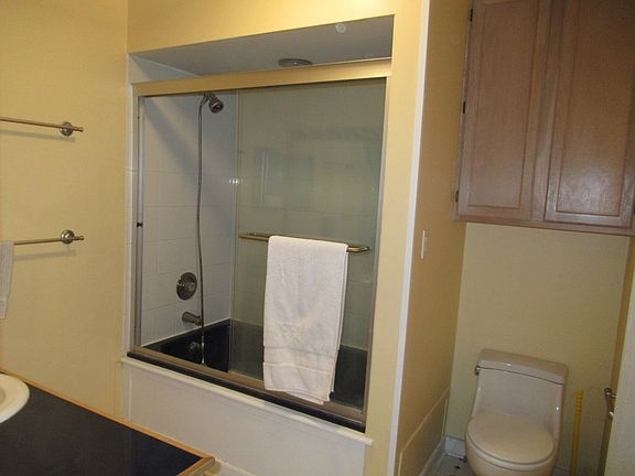 5th image of 379 Shady Oak Ln