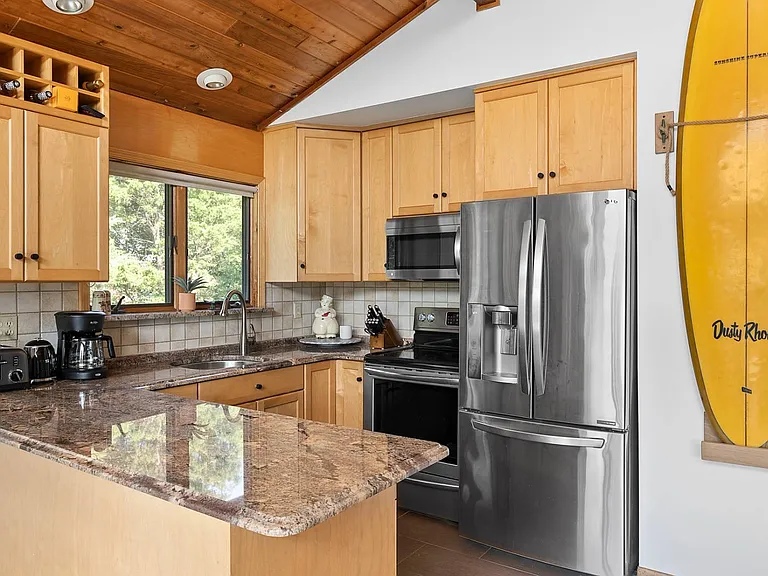 36 Hoppin Ave — Photo 4