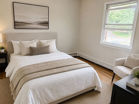 2nd image of 325 Grantwood Blvd #6