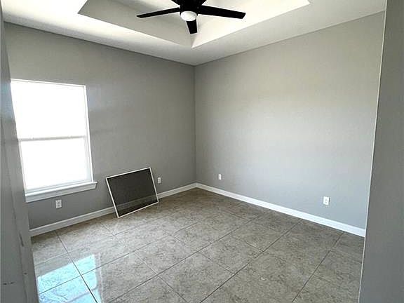 5th image of 605 Quarry Dr