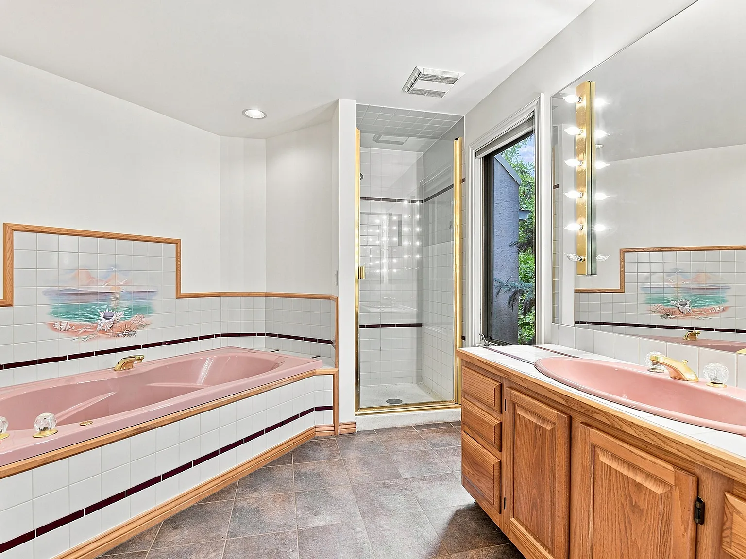 4 bed, 4000 sqft, $4,325 — Photo 2