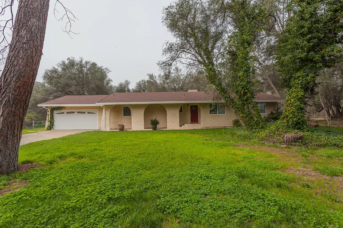 15305 China Rapids Dr photo 1