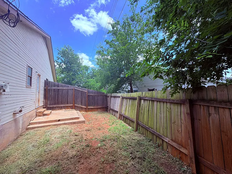 405 Parkhill Cv — Photo 30