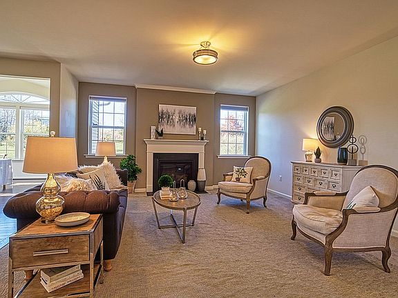 3rd image of 729 McGuire Cir