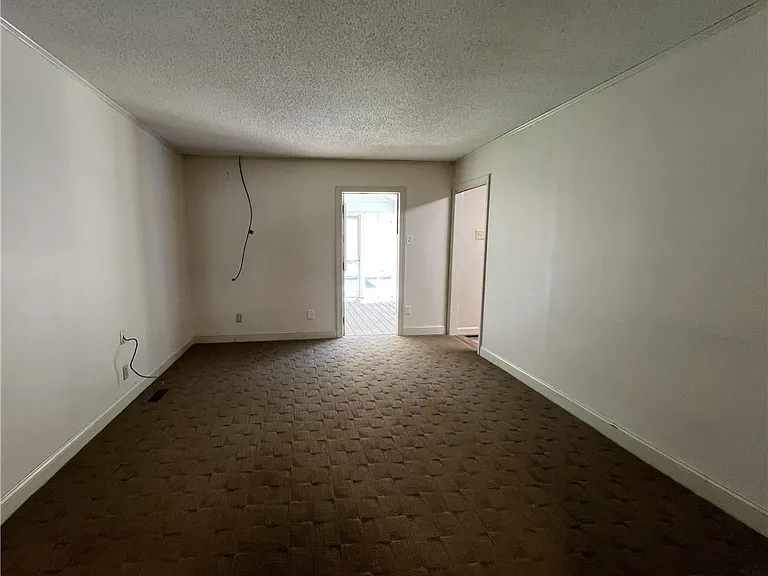 211 Ellington St — Photo 9