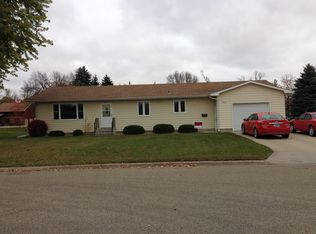 819 Fir Ave, Oakes, ND 58474