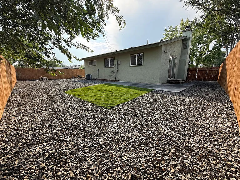2703 W Texas St — Photo 27