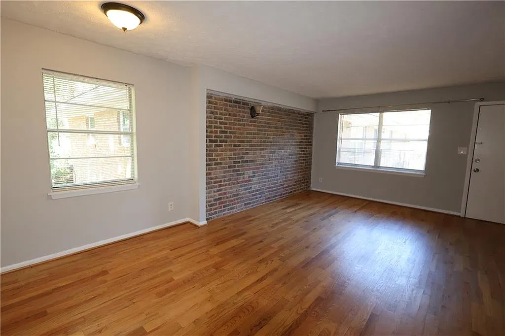 2 bed, 1.0 bath, $1,600 — Photo 2