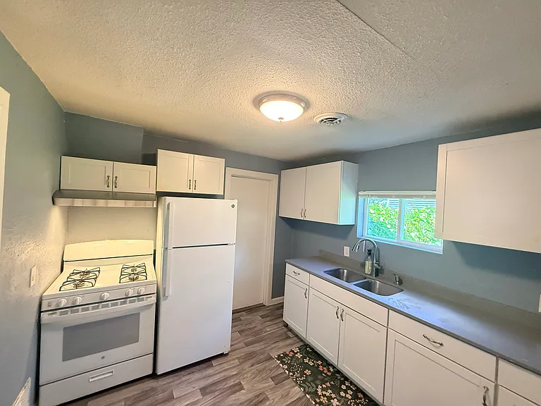 3108 Oakland Ave — Photo 9