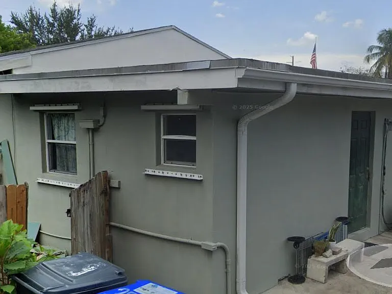 5926 Taft St — Photo 9