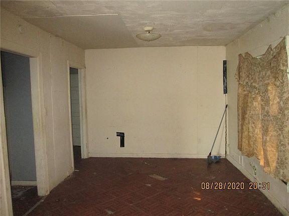 4th image of 125 W Gros Ventre St