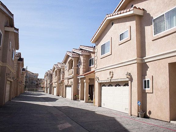 2nd image of 14004 Lemoli Ave Unit E