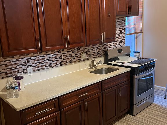 4th image of 784 Garden St #2