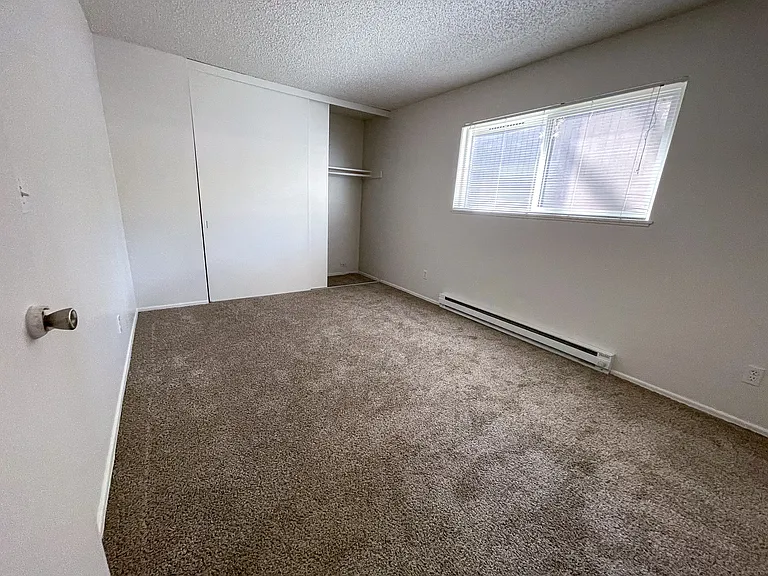 Halsey Summit Apartments — Photo 18