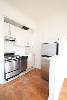 Rented by Monarch Realty Holdings | media 9