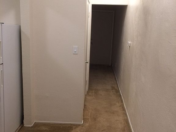 Hall - liv'g rm to bedroom