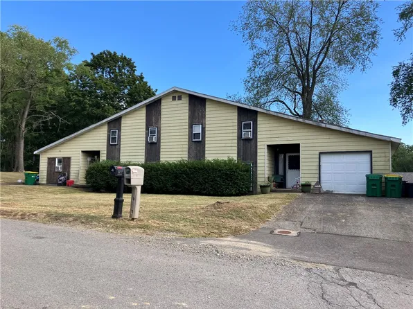 215/217 Crystal Ave, Butler, PA 16001