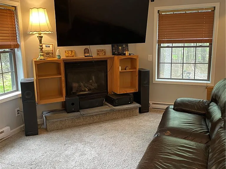 1037 Maplewood Dr — Photo 13