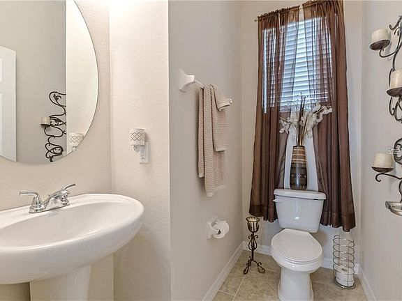 4th image of 2279 Seven Oaks Dr
