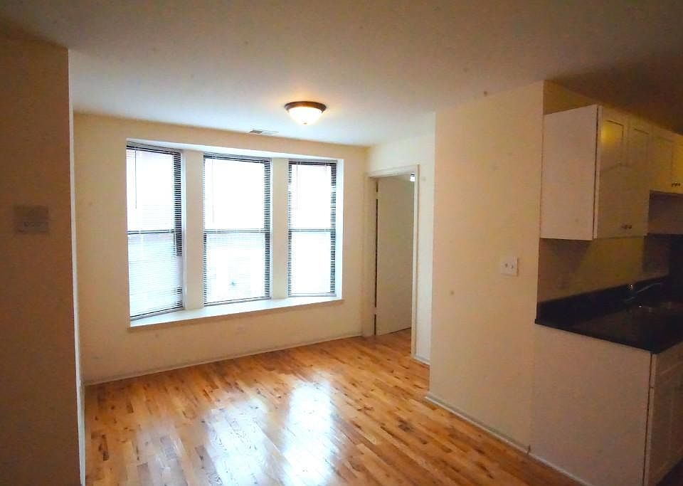 1st image of 1311 W Leland Ave #10