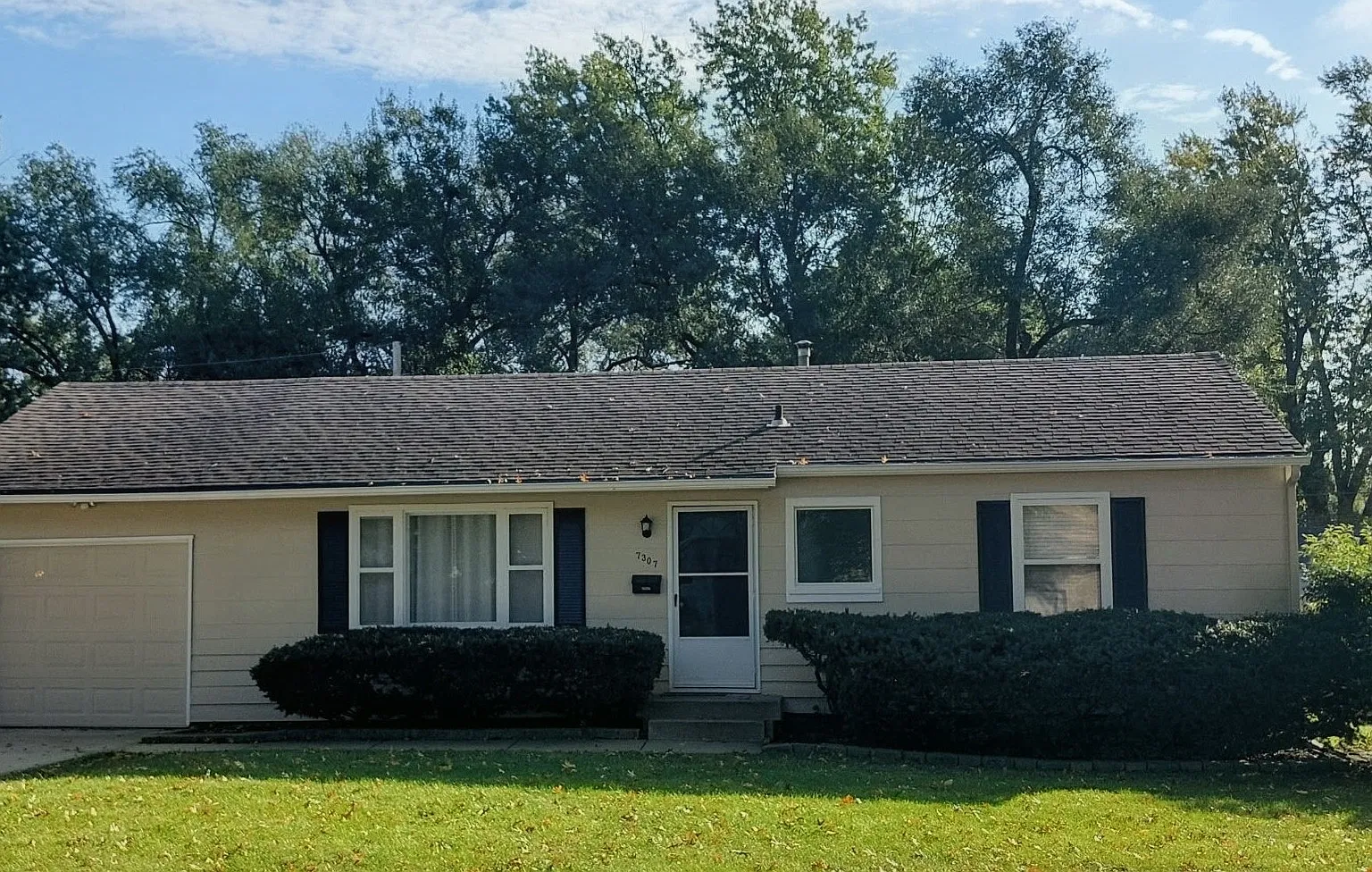 3 bed, 912 sqft, $1,700 — Photo 1