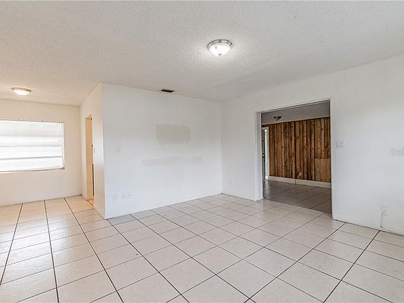 2nd image of 1931 Barksdale Dr