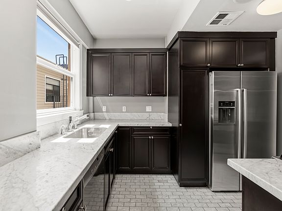 4th image of 2150 Hyde St APT 6