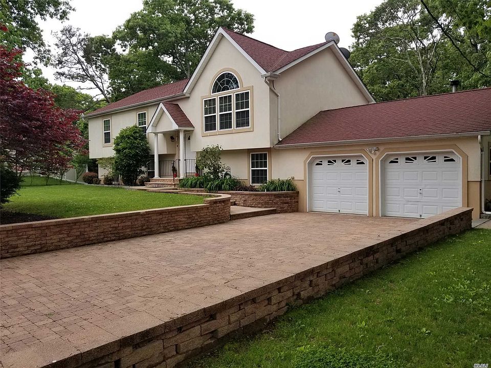 1st image of 10 Planters Ln