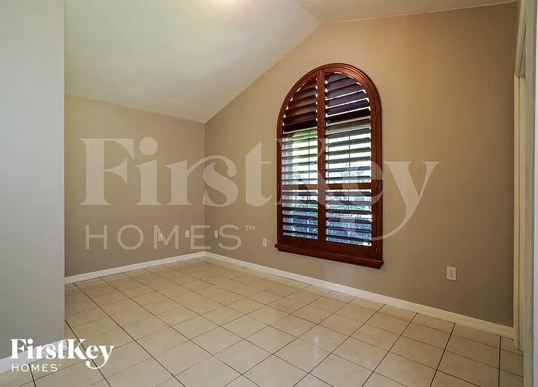 2258 Jessica Ln — Photo 11