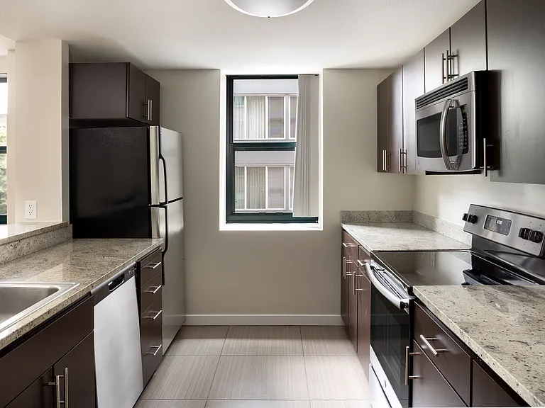 Essex House — Photo 9