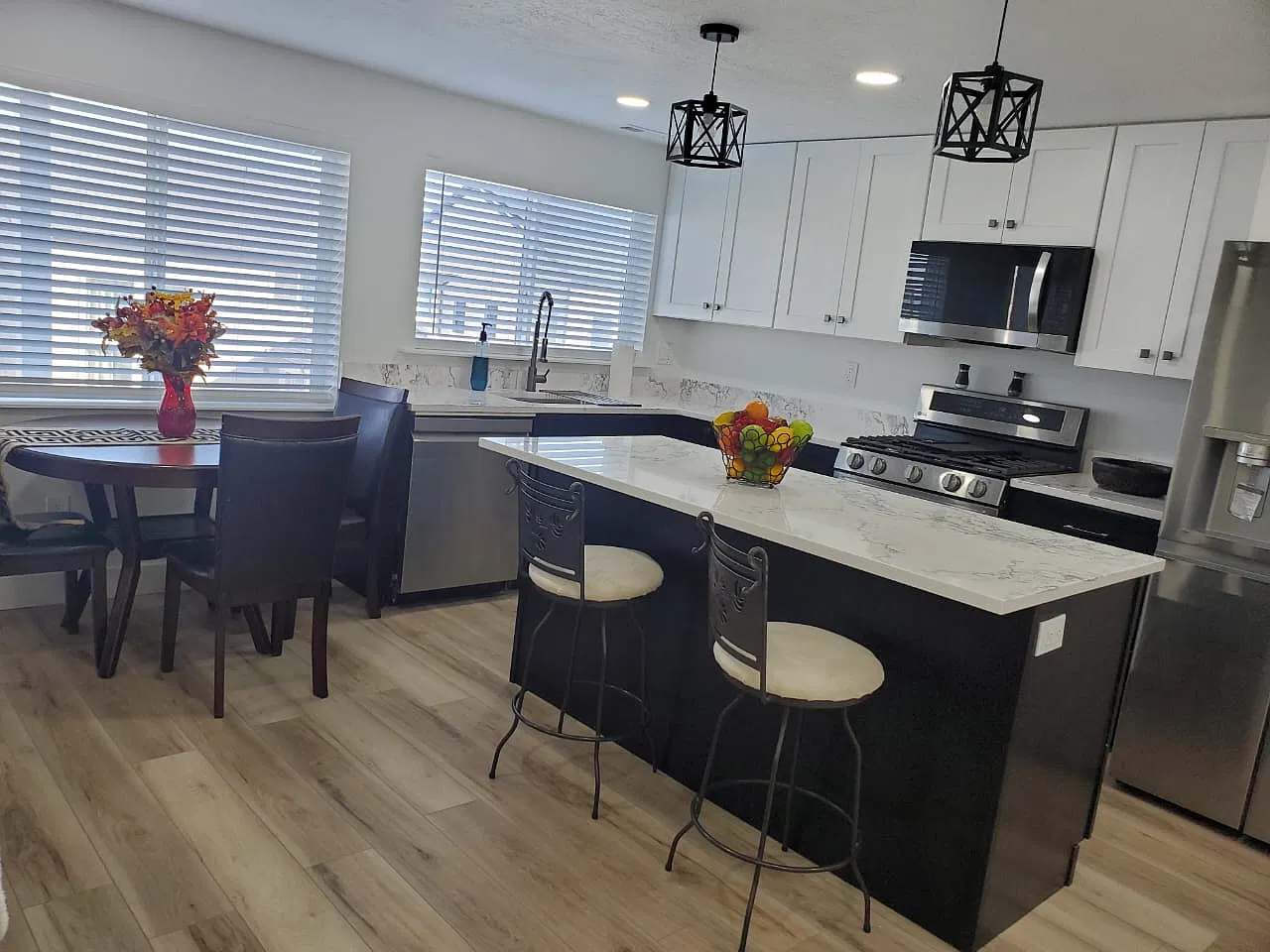 704 N Bennedict Dr — Photo 4