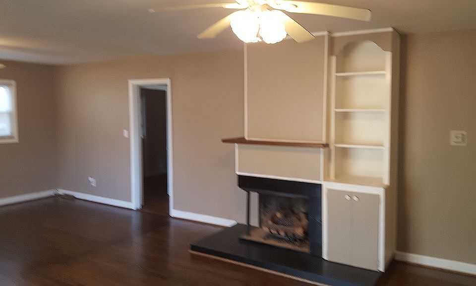 2nd image of 1038 Azalea Cir