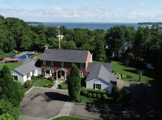 19 Locust Ln, Halesite, NY 11743