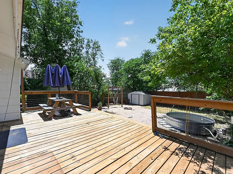 2321 Lakehurst Dr — Photo 24