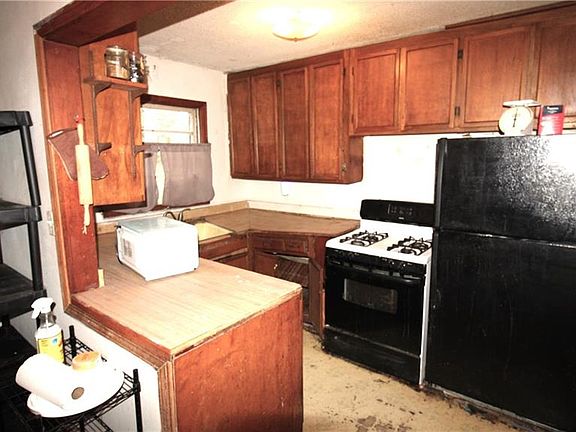 5th image of 6809 W 72nd Ter