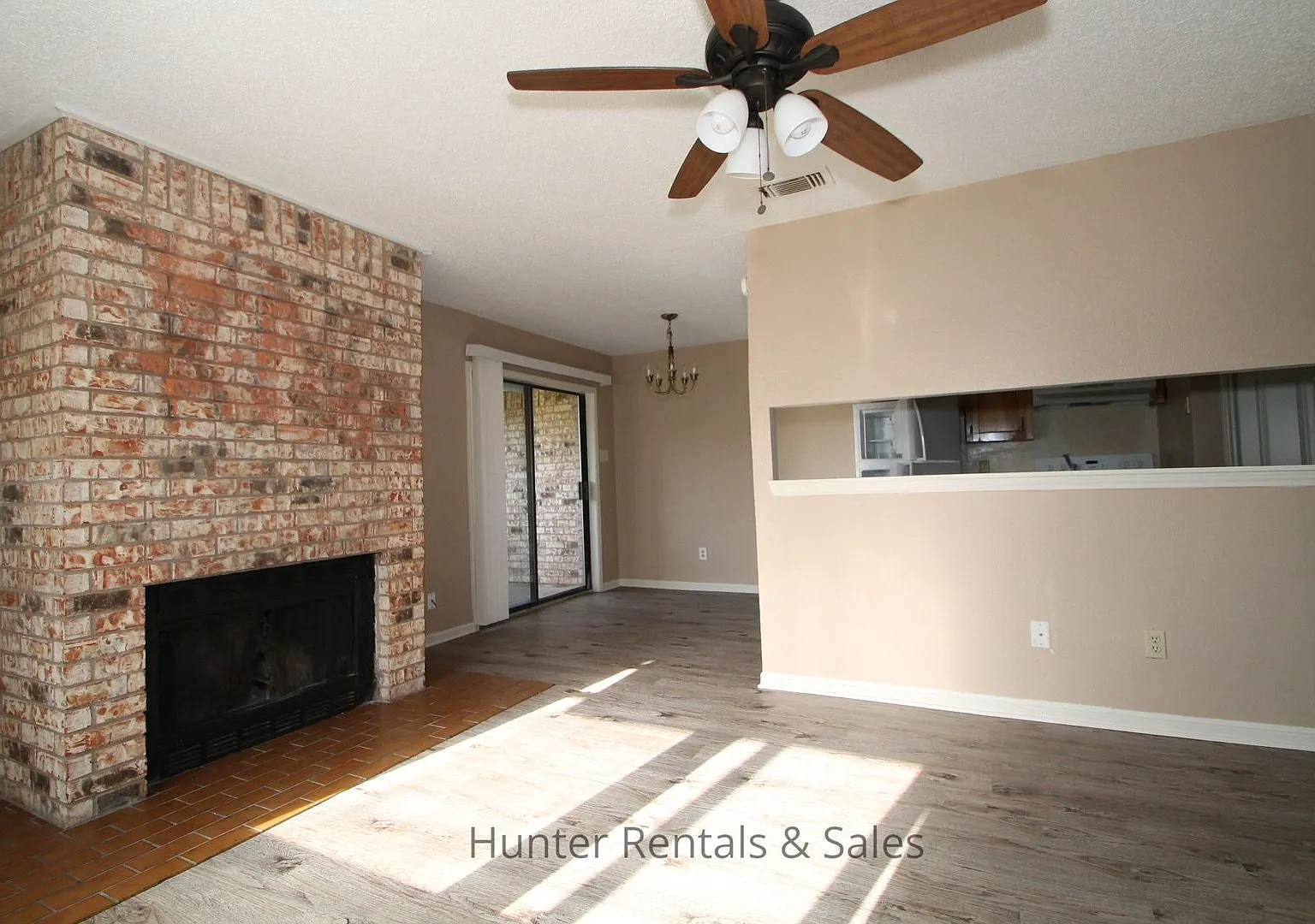 Comfortable Two-Story Townhouse — Photo 2