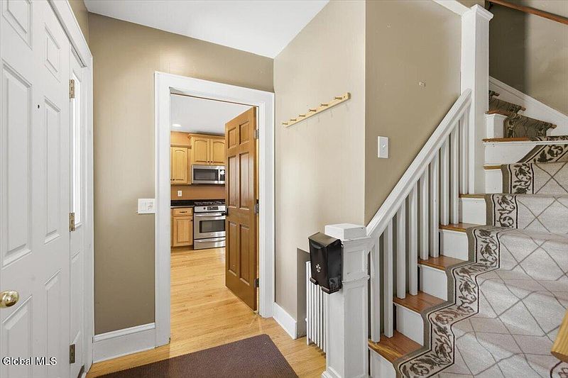 4th image of 107 Van Rensselaer Boulevard