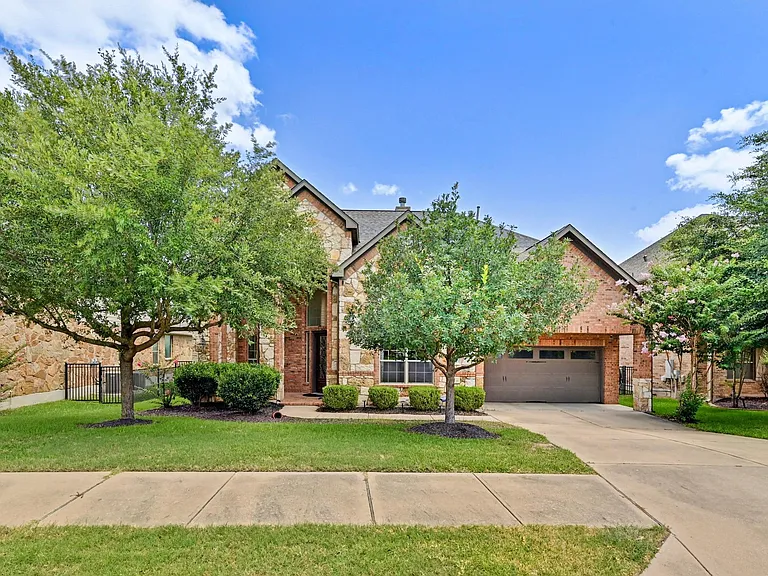 4303 Woodledge Pl — Photo 1