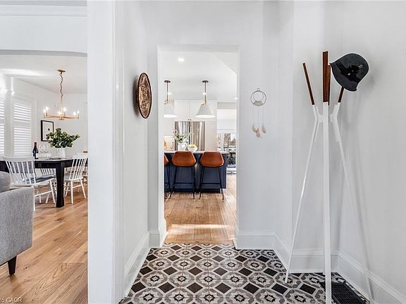 4th image of 86 Earl St