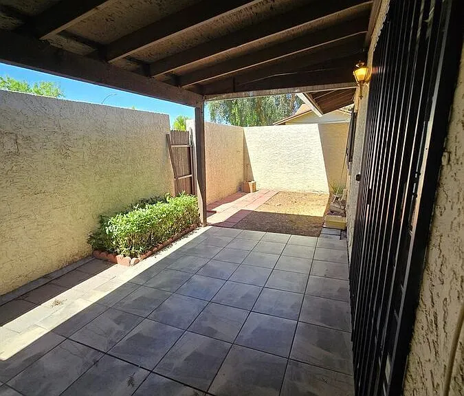 4540 W Maryland Ave — Photo 16