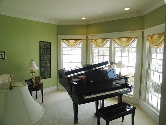 5th image of 235 Fox Meadow Ln