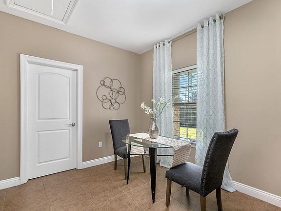 5th image of 513 E School St