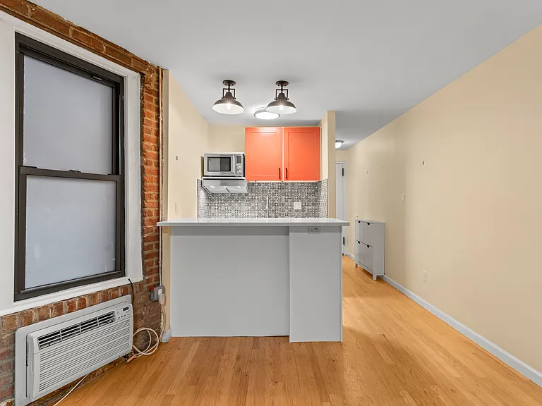 15 Jones St #1B — Photo 12