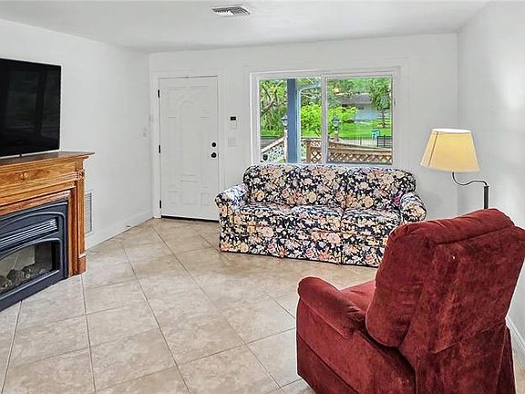 5th image of 3087 Duane Ave