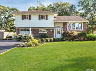 6 Radcliffe Rd, Commack, NY 11725