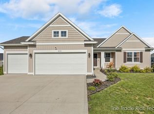 6735 Woodhills Dr NE, Rockford, MI 49341